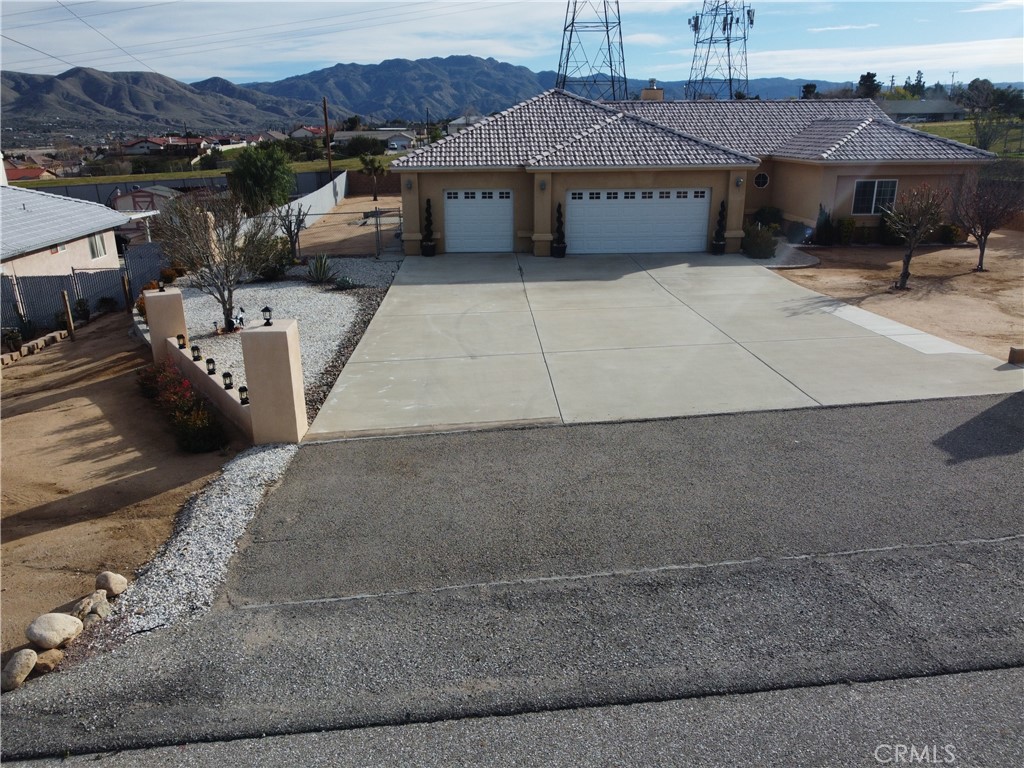 Residential for sale at 18539 Yuba Street, Hesperia CA featuring 4 beds and 2 baths