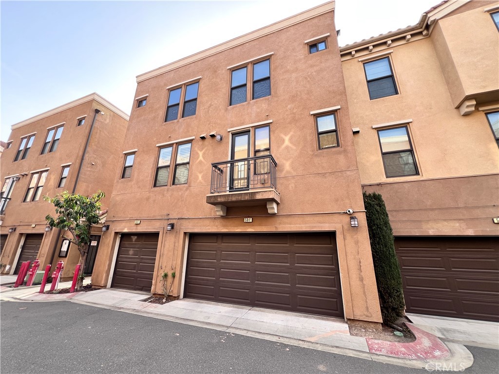 Residential Lease for rent at 58 S 5th F, Alhambra CA featuring 3 beds and 4 baths