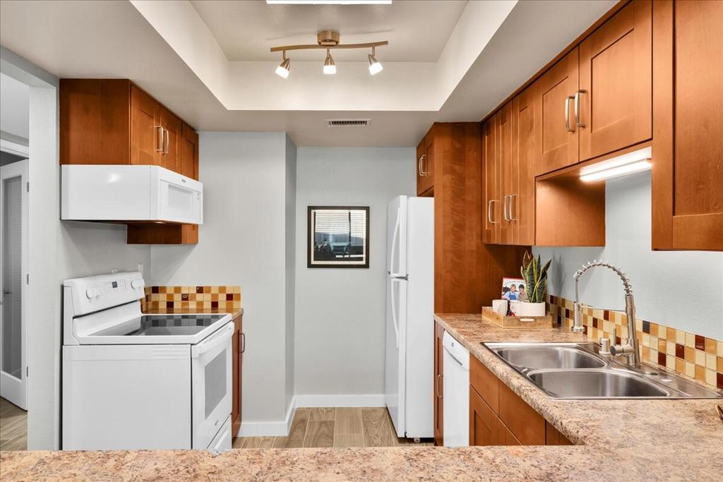 Residential for sale at 1111 E Ramon Road 98, Palm Springs CA featuring 3 beds and 2 baths