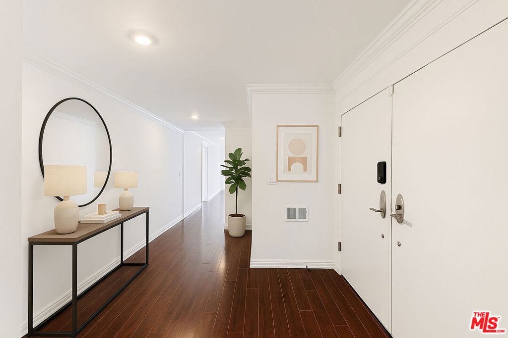 Residential Lease for rent at 214 N Crescent Drive 3, Beverly Hills CA featuring 3 beds and 4 baths