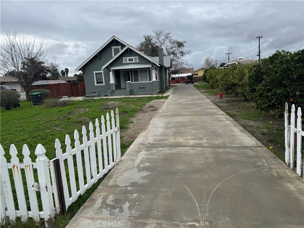 Residential Lease for rent at 733 S San Jacinto A, Hemet CA featuring 3 beds and 2 baths