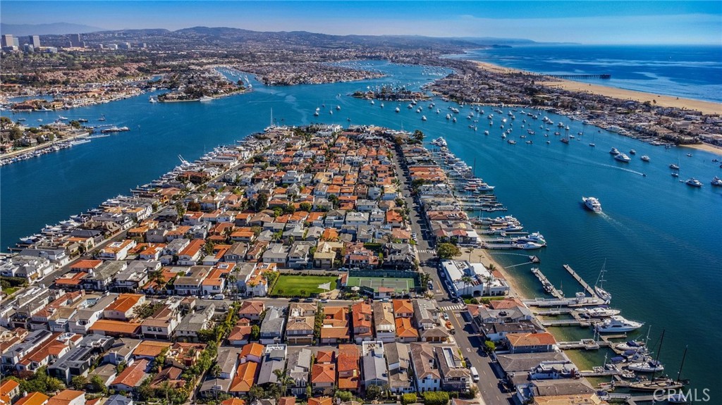 Residential Lease for rent at 107 Via San Remo, Newport Beach CA featuring 4 beds and 4 baths