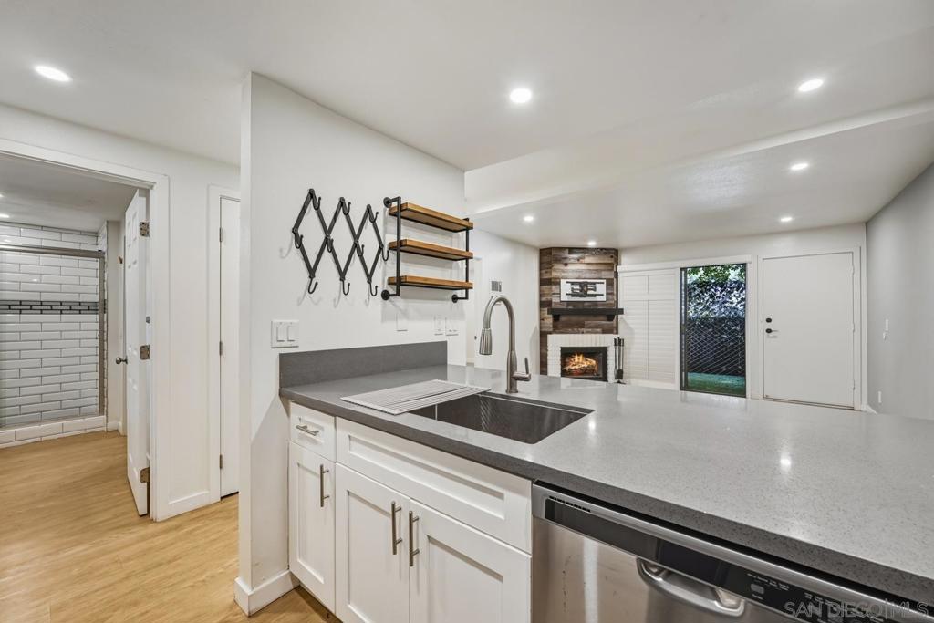 Residential for sale at 8362 Via Sonoma c, La Jolla CA featuring 1 bed and 1 bath