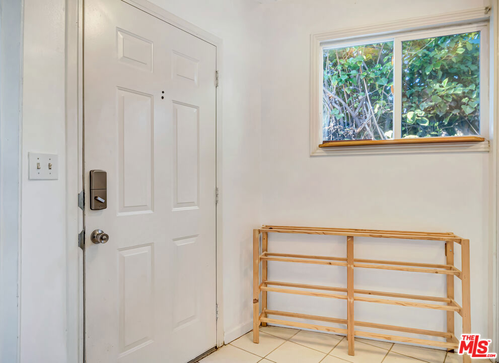 Residential Lease for rent at , Sherman Oaks, Los Angeles CA featuring 1 bed and 1 bath