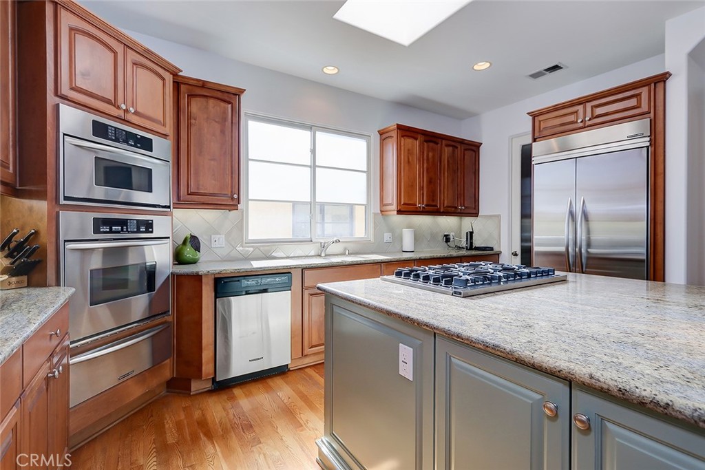 Residential Lease for rent at 514 Manhattan Beach Boulevard, Manhattan Beach CA featuring 3 beds and 3 baths