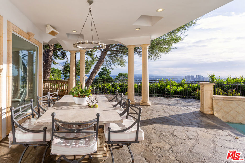 Residential Lease for rent at 1491 Carla Ridge, Beverly Hills CA featuring 8 beds and 10 baths