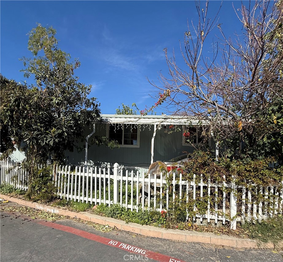 Manufactured In Park for sale at 2640 W Rialto 33, San Bernardino CA featuring 3 beds and 1 bath