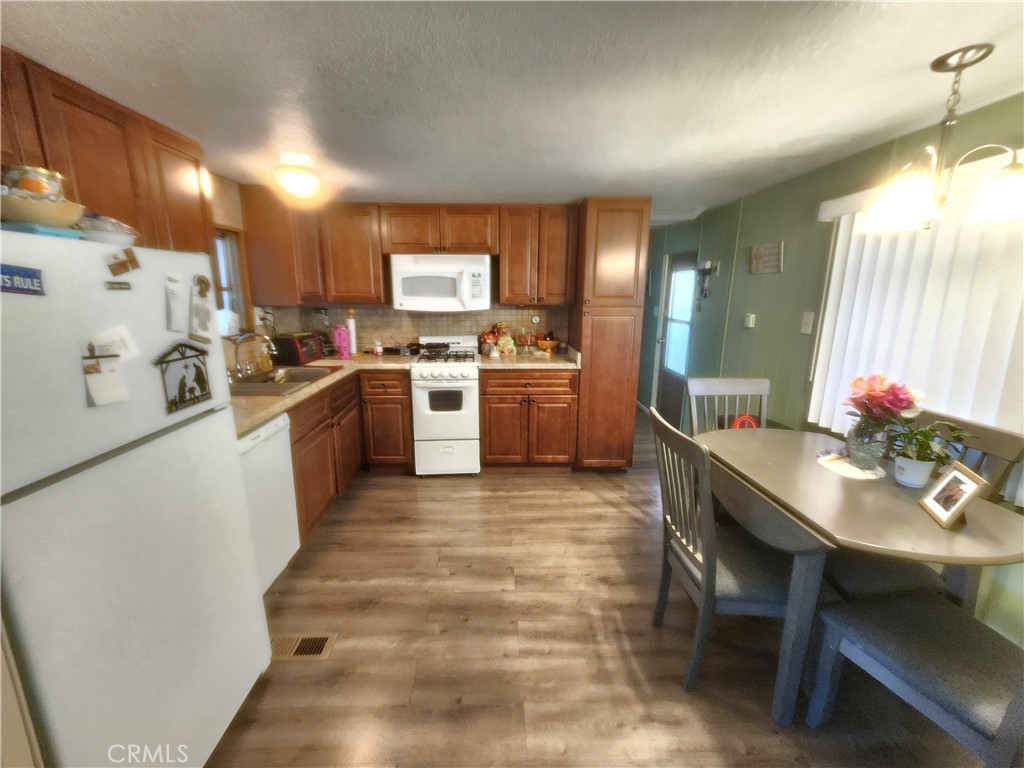 Manufactured In Park for sale at 9241 C 47, Hesperia CA featuring 2 beds and 2 baths