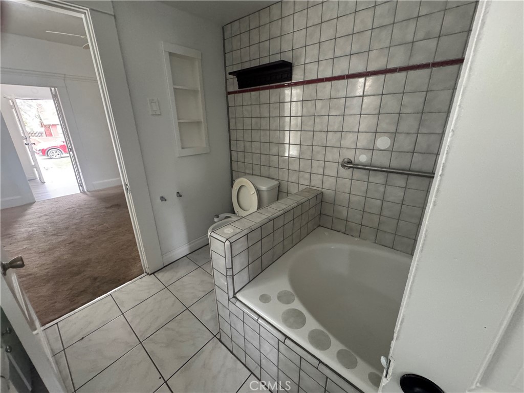 Residential Lease for rent at 733 S San Jacinto B, Hemet CA featuring 2 beds and 2 baths