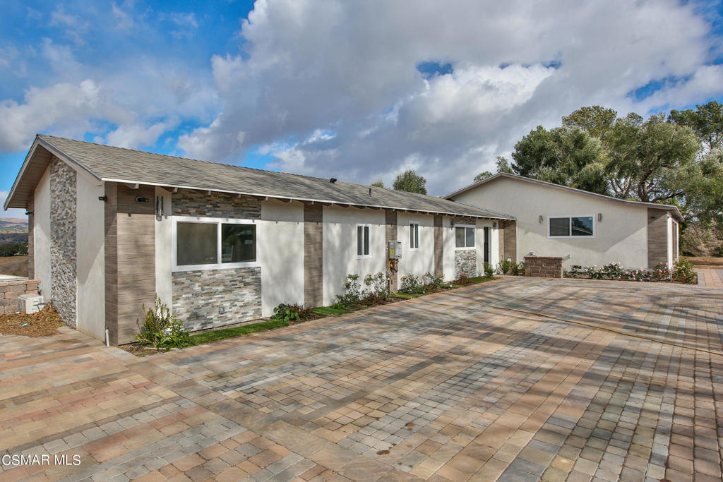 Residential Lease for rent at 3836 Dalaway Drive, Moorpark CA featuring 3 beds and 2 baths