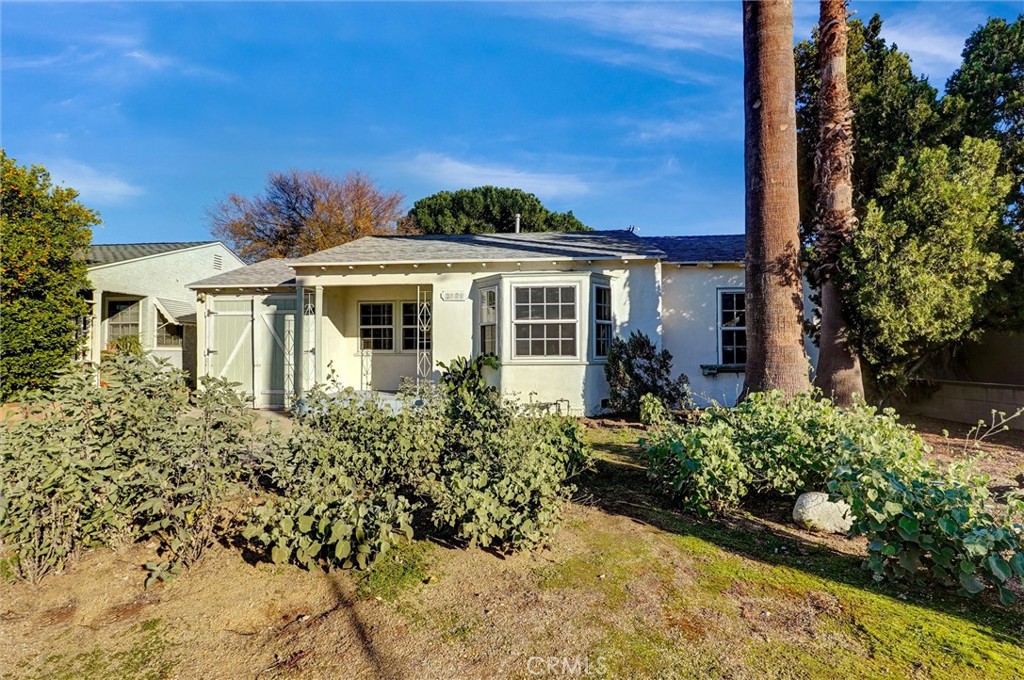 Residential Lease for rent at 2028 N Pepper, Burbank CA featuring 2 beds and 1 bath