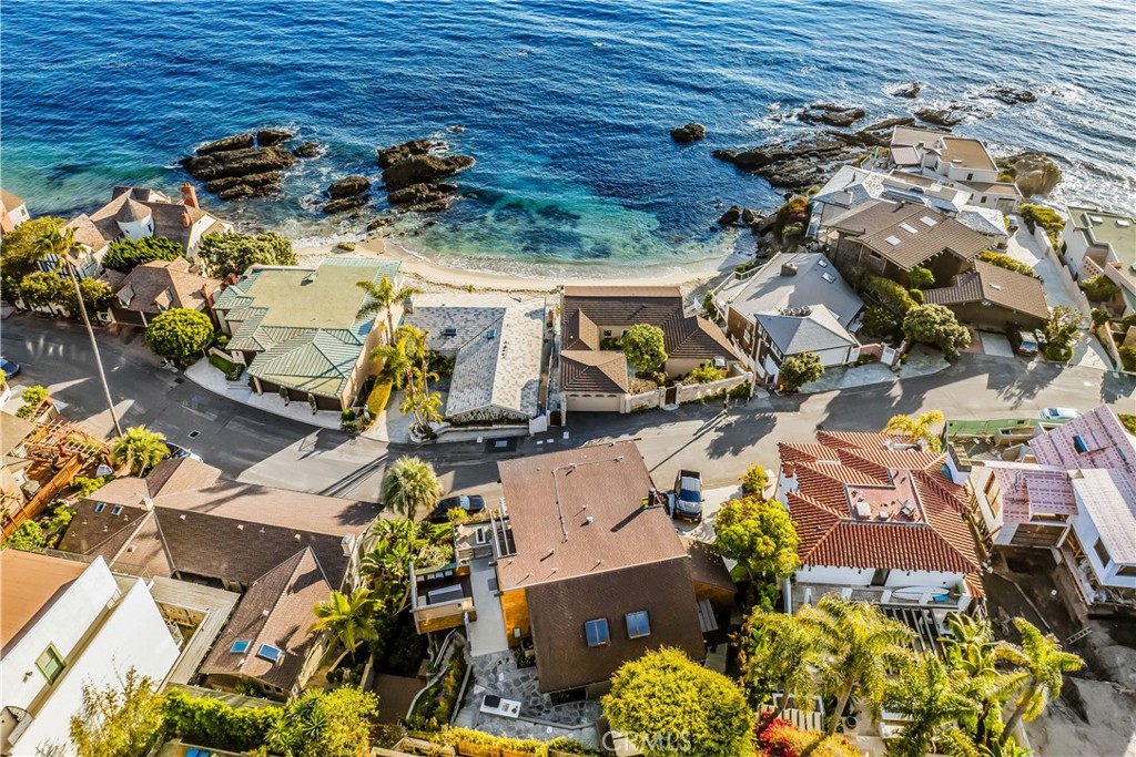 Residential Lease for rent at 1944 Ocean, Laguna Beach CA featuring 3 beds and 4 baths