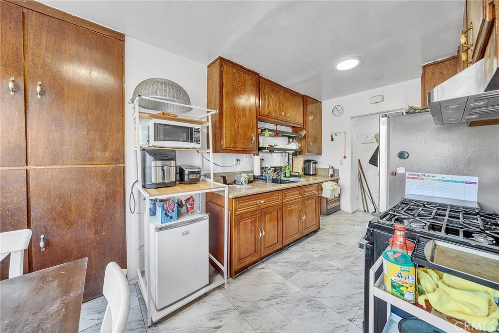 Residential for sale at 3000 Vineland Ave 10, Baldwin Park CA featuring 2 beds and 1 bath