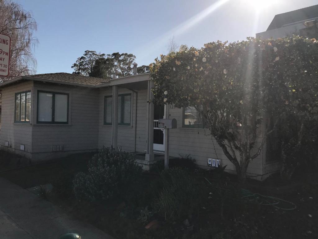 Residential Lease for rent at 123 Park Avenue, Santa Cruz CA featuring 2 beds and 1 bath