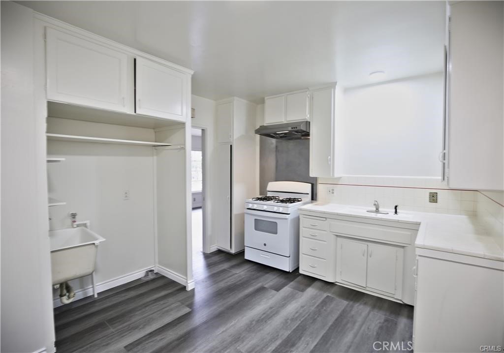 Residential Lease for rent at 219 Monterey Road, South Pasadena CA featuring 2 beds and 1 bath