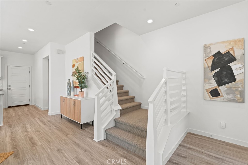 Residential Lease for rent at 101 Stage, Irvine CA featuring 3 beds and 3 baths