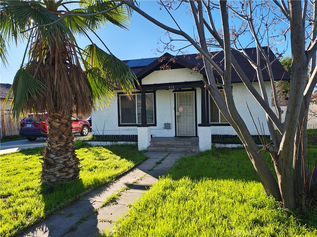 Residential for sale at 456 W Main, San Jacinto CA featuring 2 beds and 1 bath