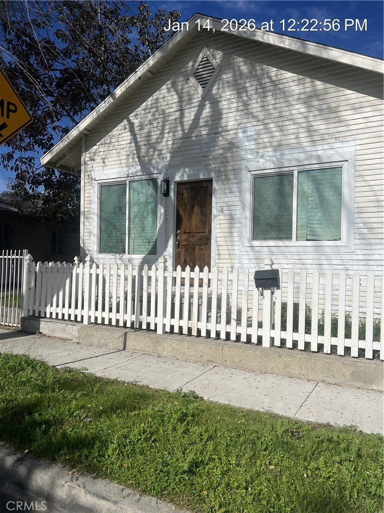 Residential Lease for rent at 6847 San Juan, Paramount CA featuring 2 beds and 1 bath