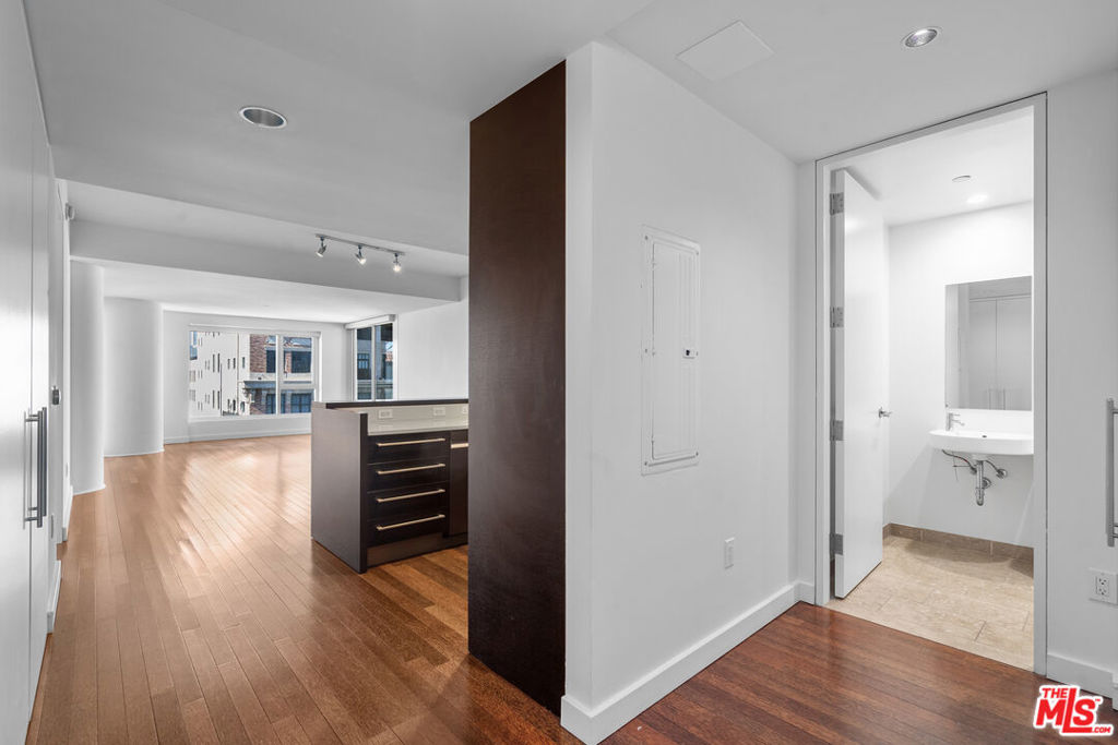 Residential for sale at 6250 HOLLYWOOD Boulevard 11N, Los Angeles CA featuring 2 beds and 3 baths