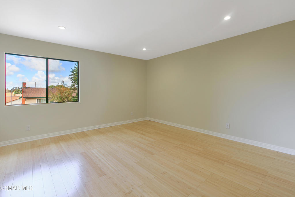 Residential Lease for rent at 2641 Calle Abedul, Thousand Oaks CA featuring 3 beds and 3 baths