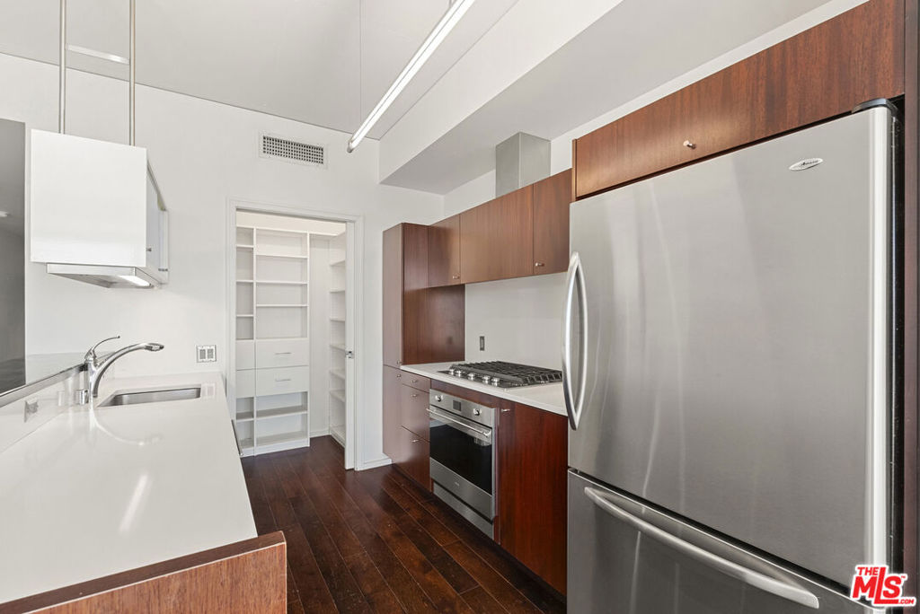 Residential for sale at 1155 S Grand Avenue 1103, Los Angeles CA featuring 1 bed and 2 baths