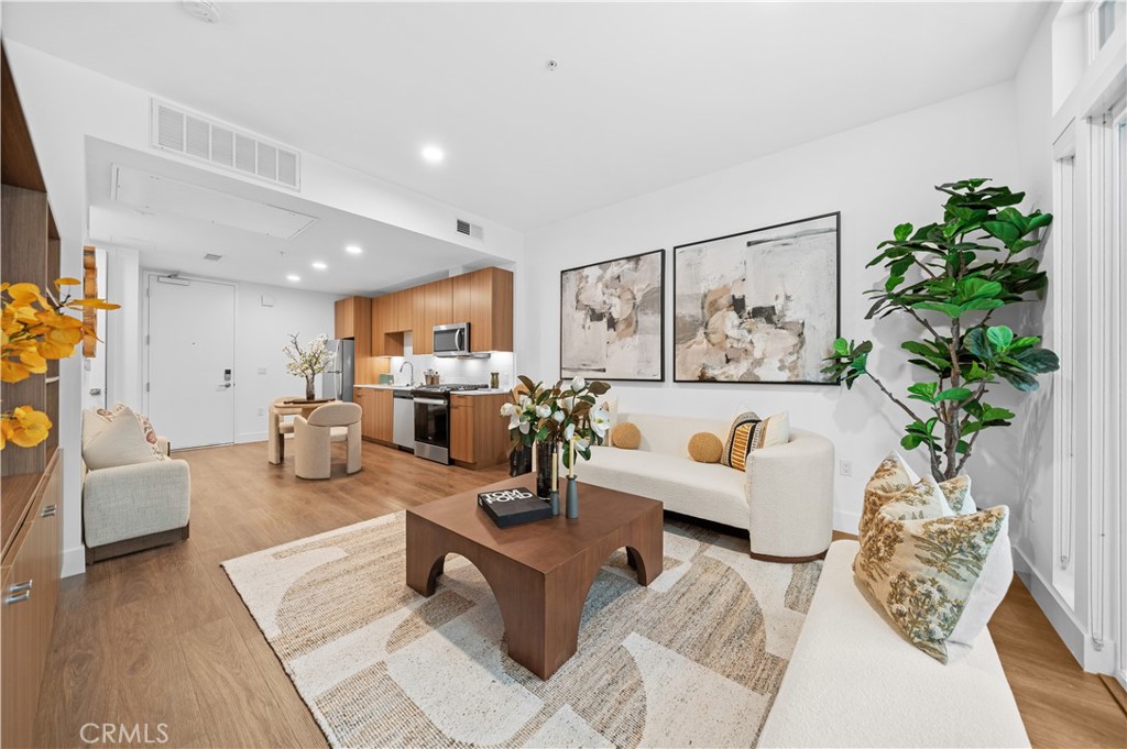 Residential for sale at 709 E Walnut Street 319, Pasadena CA and 1 bath