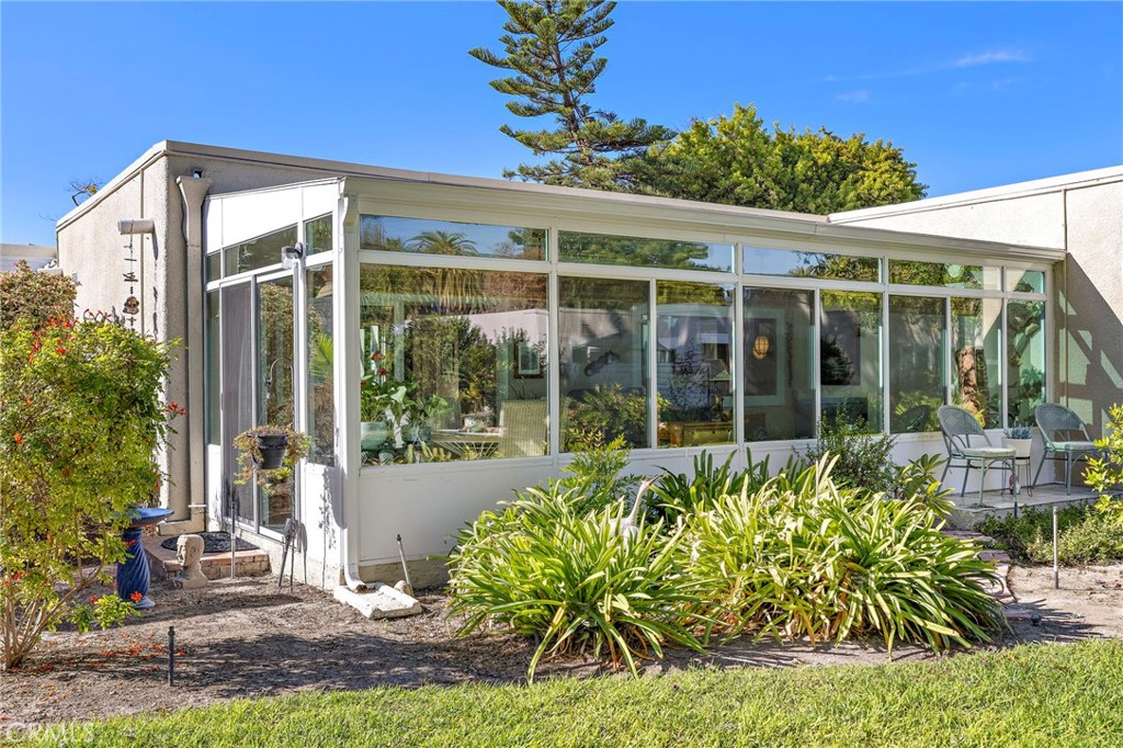 Residential for sale at 2026 Via Mariposa E D, Laguna Woods CA featuring 2 beds and 2 baths