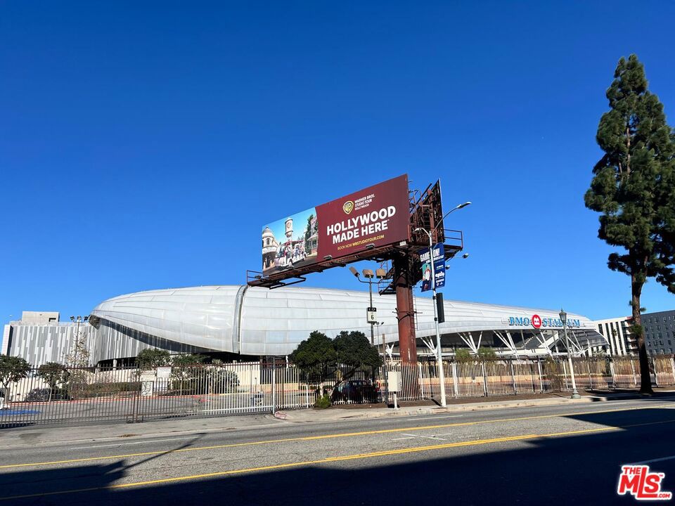 Residential for sale at 711 W 41st Street, Los Angeles, Los Angeles CA featuring 6 beds and 3 baths