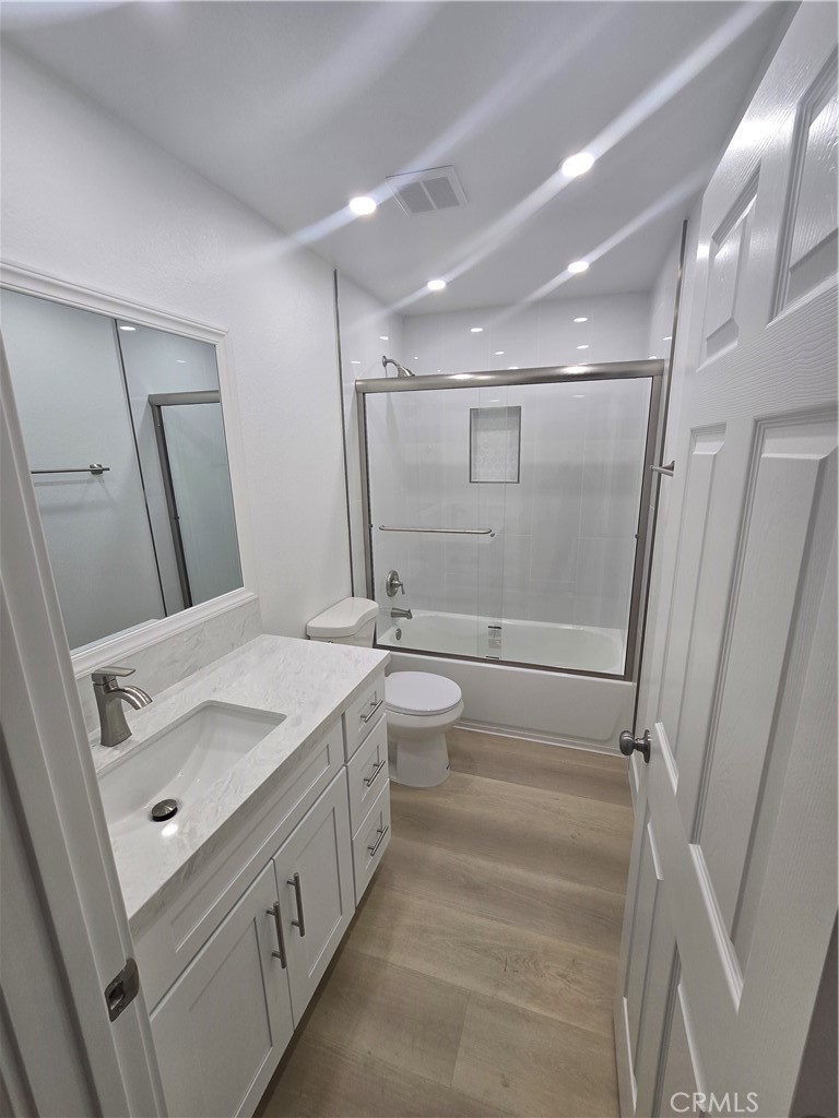 Residential Lease for rent at 220 12th 17, Huntington Beach CA featuring 2 beds and 1 bath