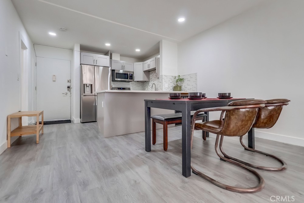 Residential for sale at 425 S Kenmore Avenue Avenue 306, Los Angeles CA featuring 1 bed and 1 bath