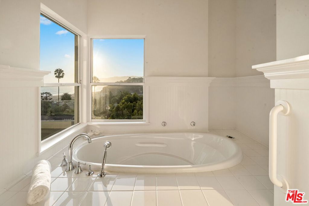 Residential for sale at 143 Ocean Avenue Ext, Santa Monica CA featuring 4 beds and 7 baths