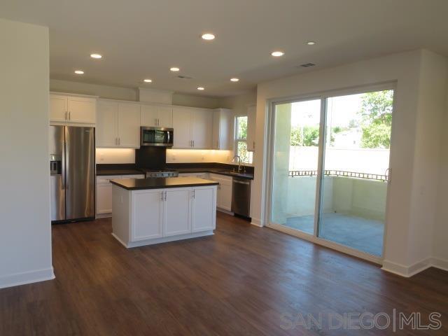 Residential Lease for rent at 4382 Pacifica Way 5, Oceanside CA featuring 3 beds and 3 baths