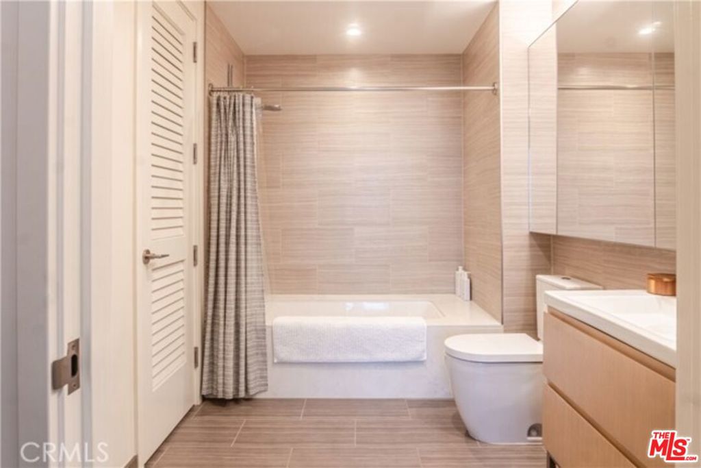 Residential for sale at 877 Francisco Street 1516, Los Angeles CA featuring 1 bed and 2 baths