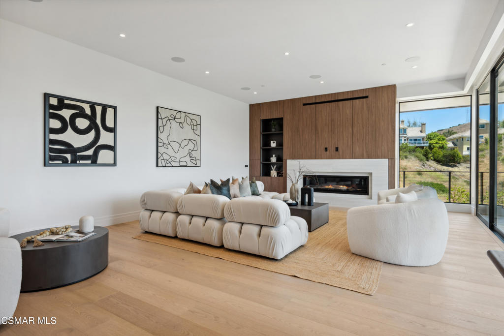 Residential for sale at 461 Lake Sherwood Drive, Westlake Village CA featuring 6 beds and 8 baths