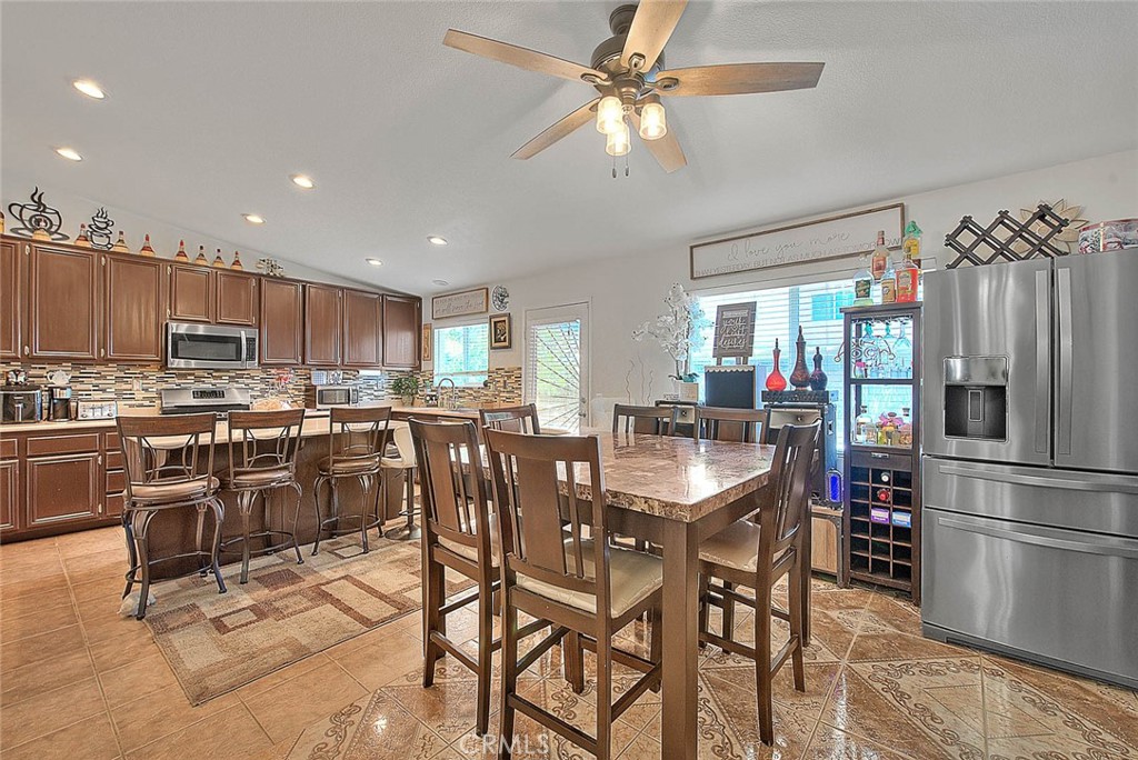 Residential for sale at 467 La Boca, San Jacinto CA featuring 3 beds and 2 baths