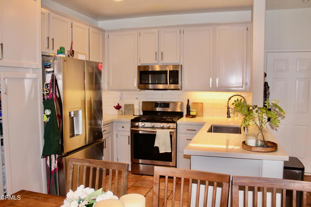 Residential for sale at 902 Paseo Brisas Lindas, Oxnard CA featuring 3 beds and 3 baths