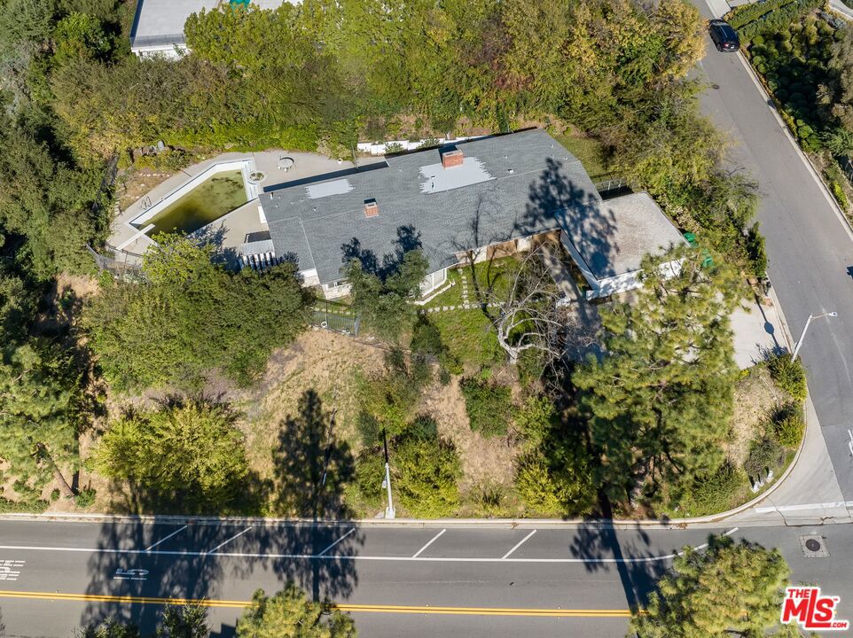 Residential for sale at 1950 Loma Vista Drive, Beverly Hills CA featuring 4 beds and 5 baths