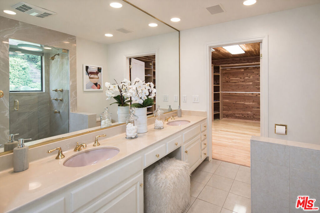 Residential Lease for rent at 9305 Beverlycrest Dr, Los Angeles CA featuring 4 beds and 4 baths