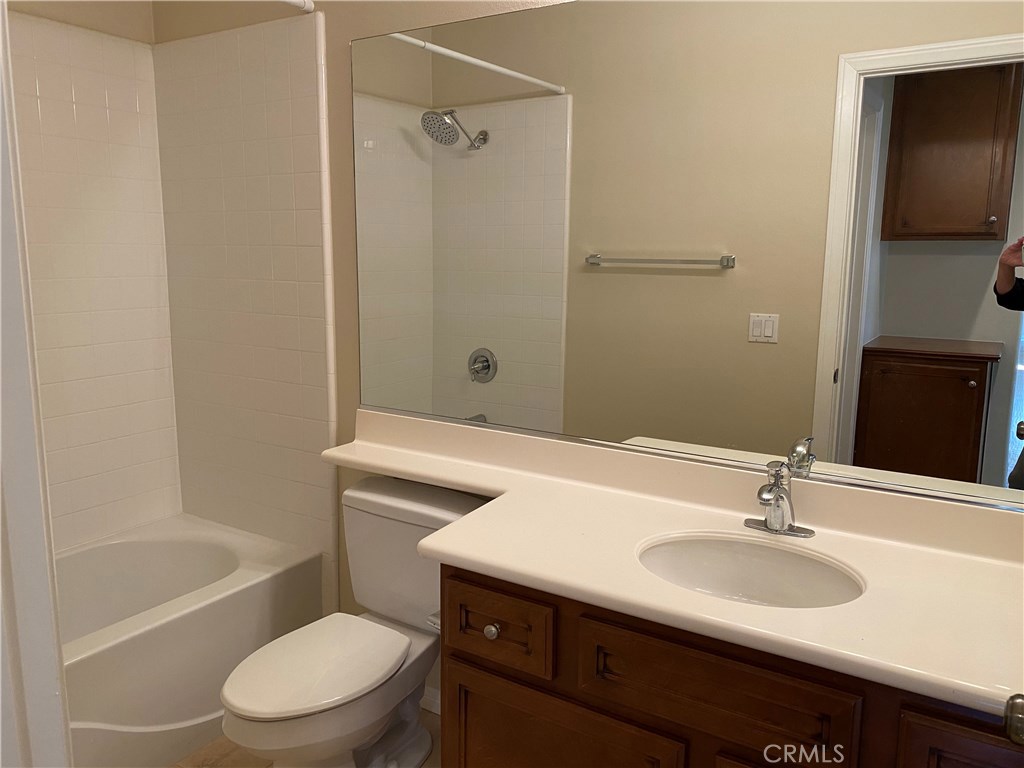 Residential Lease for rent at 37 Gingerwood, Irvine CA featuring 2 beds and 2 baths