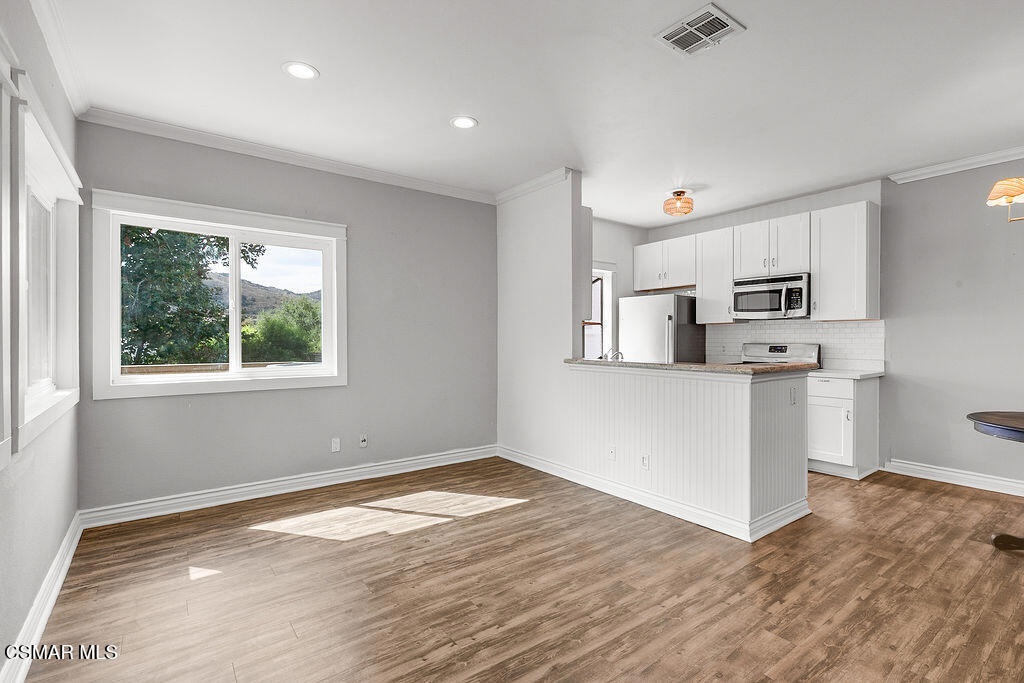 Residential for sale at 110 Maegan Place 13, Thousand Oaks CA featuring 3 beds and 3 baths