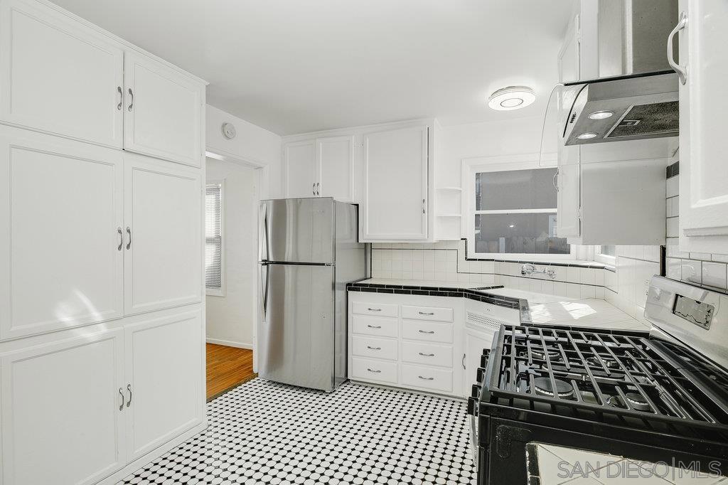 Residential Lease for rent at 4518 52nd Street, San Diego CA featuring 3 beds and 2 baths