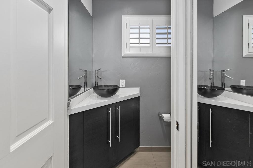 Residential Lease for rent at 3715 Columbia St, San Diego CA featuring 3 beds and 3 baths