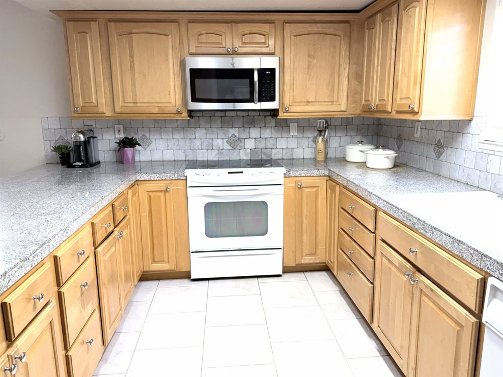 Residential for sale at 37969 Bright Cmn, Fremont CA featuring 2 beds and 3 baths