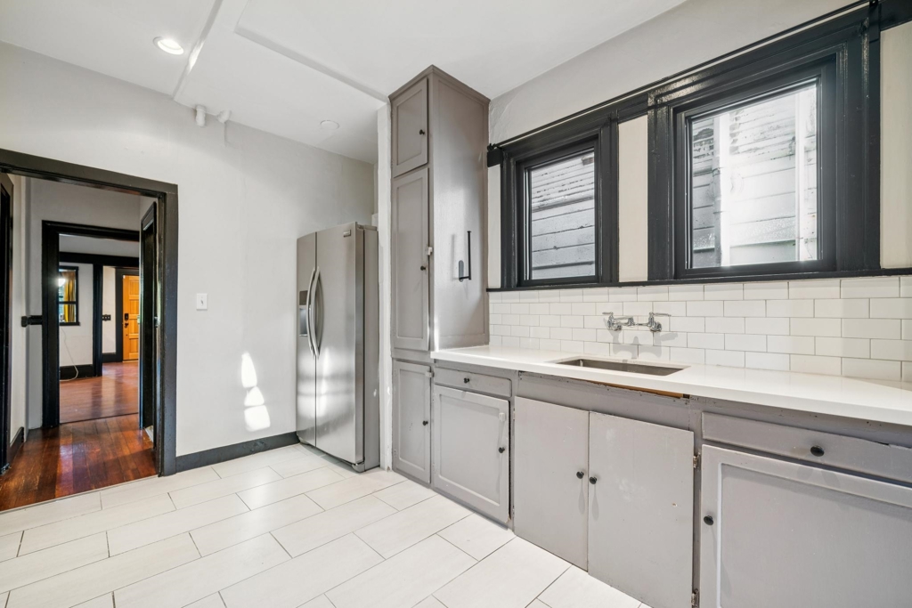 Residential for sale at 925 E 19Th St, Oakland CA featuring 3 beds and 2 baths