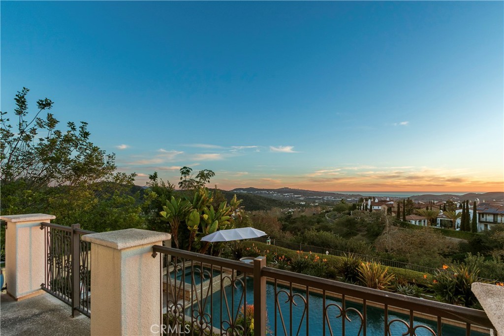 Residential for sale at 17 Calle Viviana, San Clemente CA featuring 5 beds and 6 baths