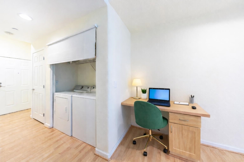 Residential for sale at 1121 40th St 3202, Emeryville CA featuring 1 bed and 1 bath