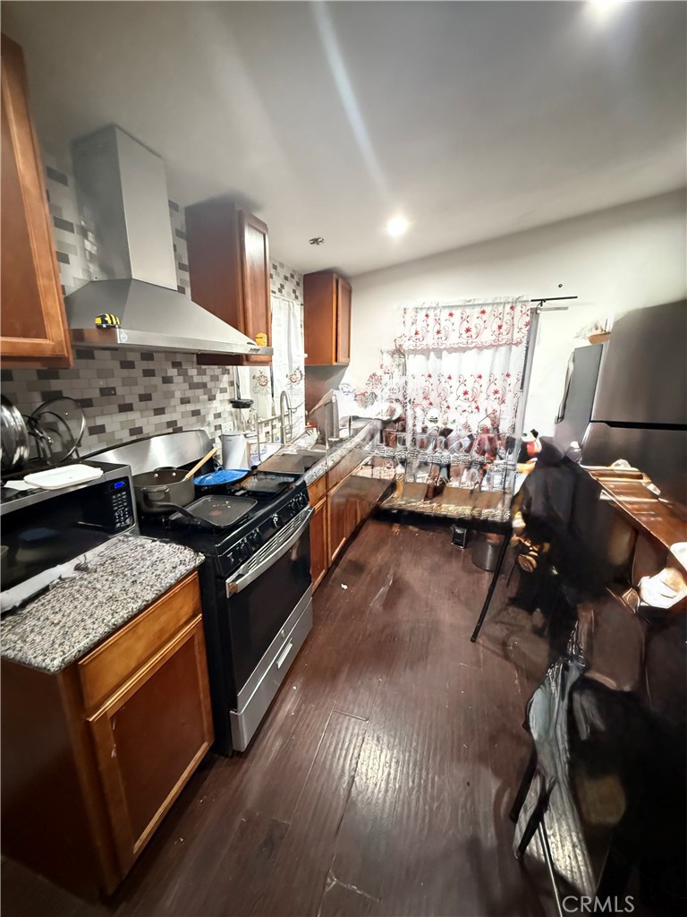 Manufactured In Park for sale at 2191 Harbor Boulevard 3, Costa Mesa CA featuring 2 beds and 1 bath