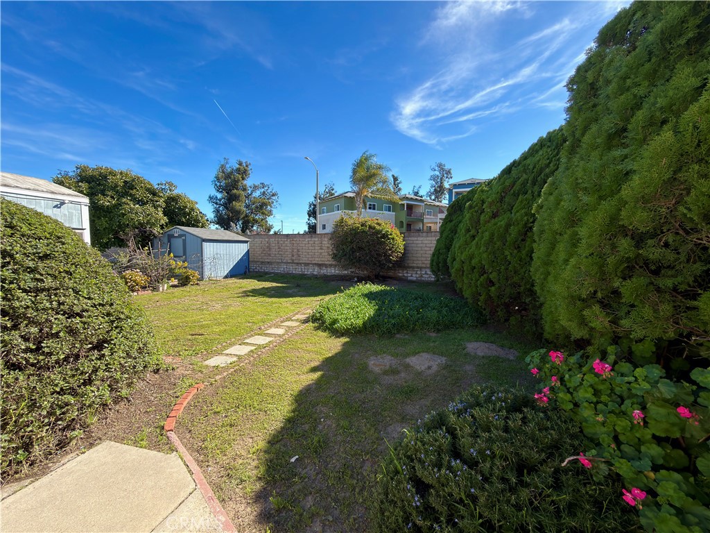 Manufactured In Park for sale at 2140 Robin Avenue 2140A, Oxnard CA featuring 2 beds and 2 baths