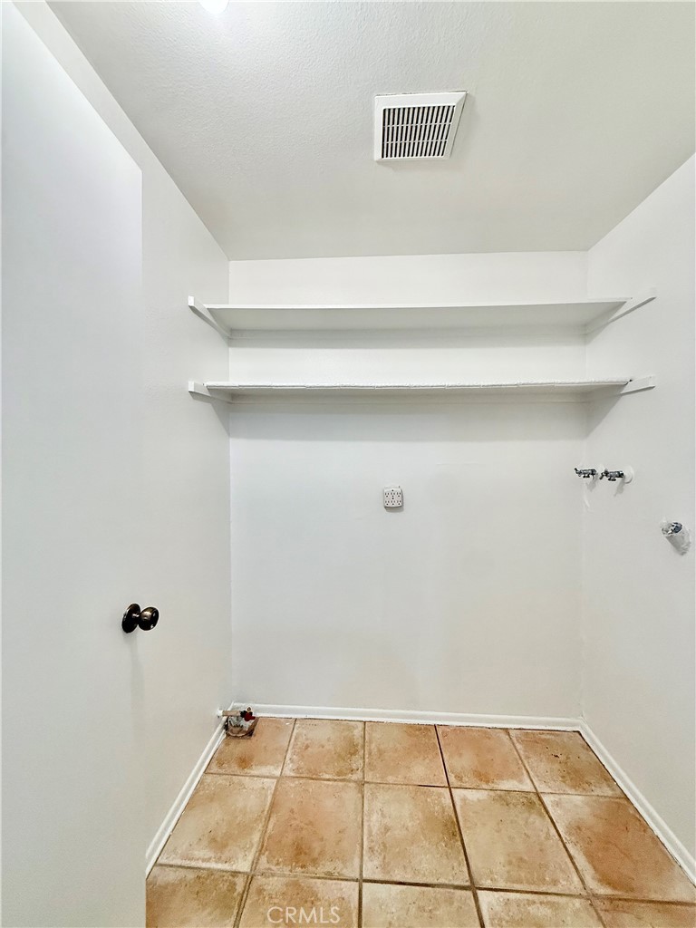 Residential Lease for rent at 153 Briarwood, Irvine CA featuring 2 beds and 1 bath