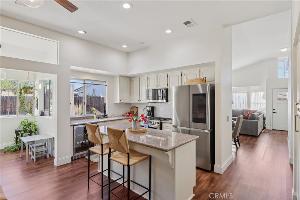 Residential for sale at 39221 Corte Tesoro, Murrieta CA featuring 4 beds and 2 baths